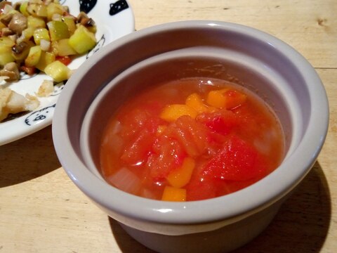 離乳食　トマトとにんじんのスープ